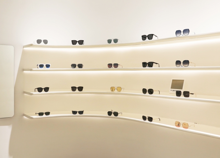 Cách thiết kế cửa hàng mắt kính thời thượng 